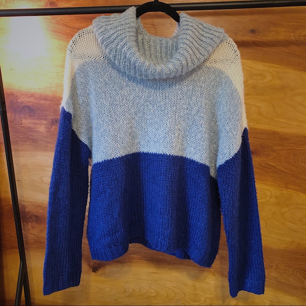 Moon and Madison- color block blue sweater